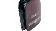 Feux arri&egrave;re &agrave; LED rouges/fum&eacute;s adaptables sur VW Transporter T5 mod&egrave;le 2010 - 2015